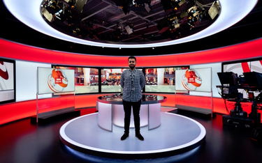 Reporterzy BBC będą mogli odtąd pojawiać się przed kamerą w codziennych ubraniach – ma to wzmocnić a