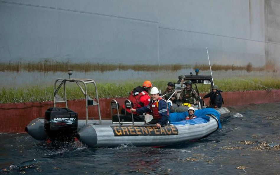 Hiszpańska marynarka wojenna zaatakowała Greenpeace