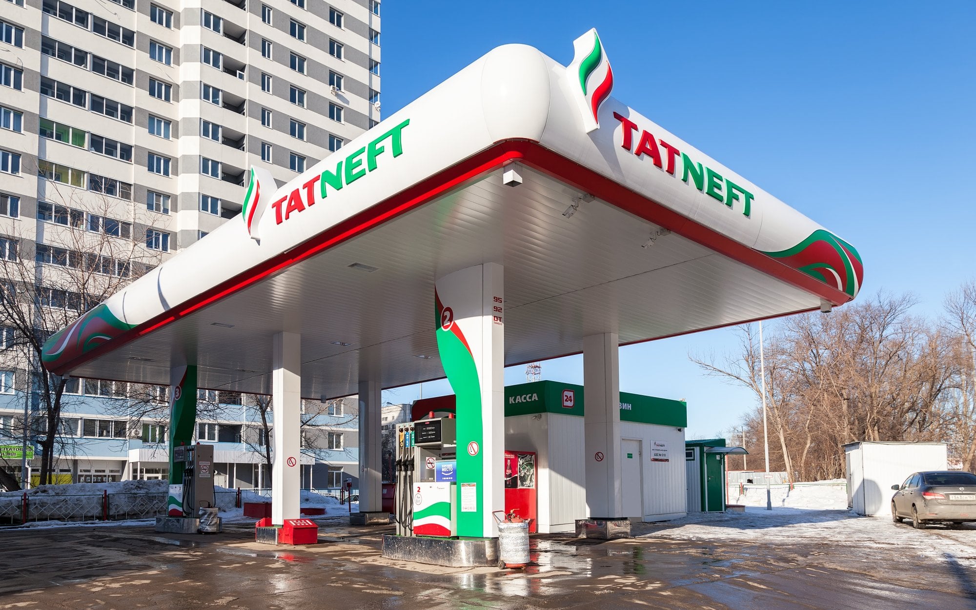 Fuel crisis in Russia. Moscow and St. Petersburg impose gasoline rationing