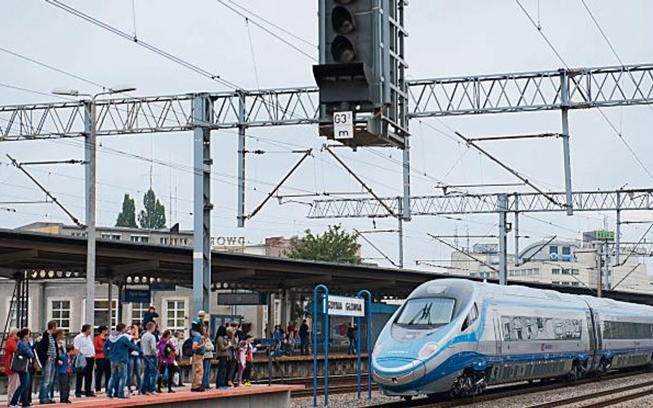 Inwestycje na torach mają skrócić czas przejazdów.