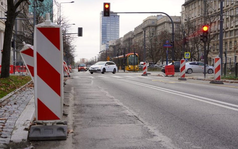Andersa przy skrzyżowaniu z Anielewicza czeka m.in. na nowy asfalt