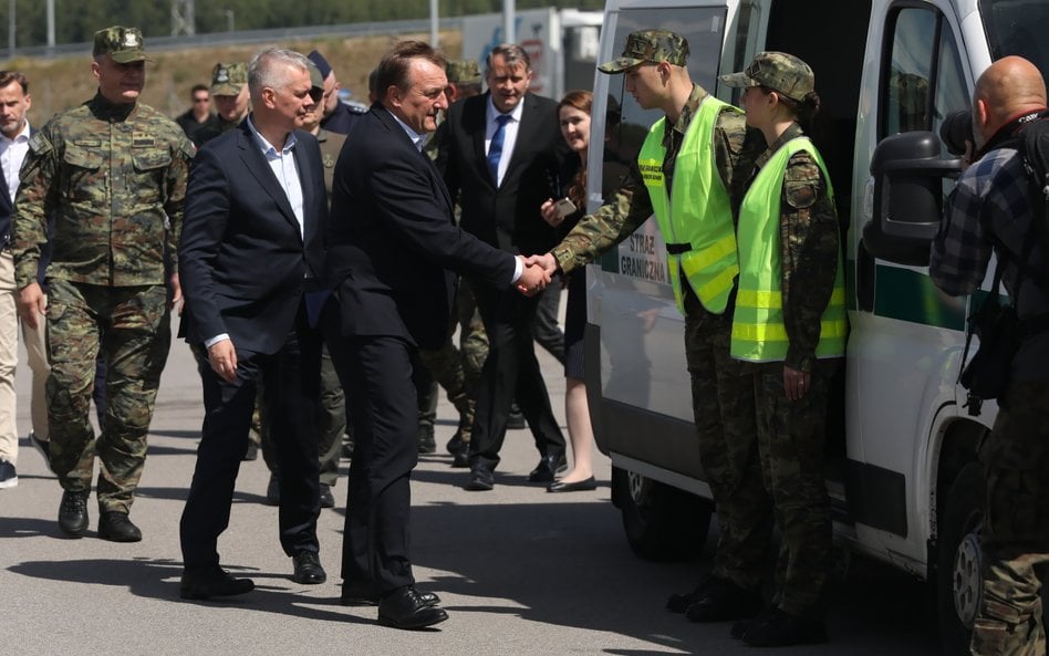 Minister spraw wewnętrznych i administracji Tomasz Siemoniak i minister spraw wewnętrznych Litwy Vla