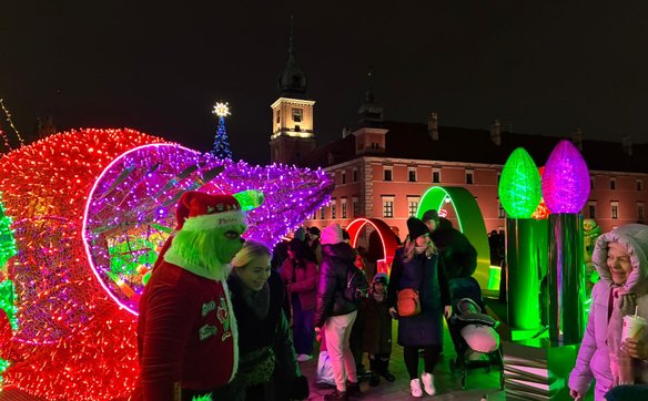 Warszawiacy chętnie robili pamiątkowe zdjęcia ze świątecznymi postaciami