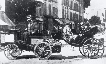 Elektryczny „ciągnik” hrabiego Alberta de Diona w trakcie wyścigu Paryż–Rouen, 22 lipca 1894 r.