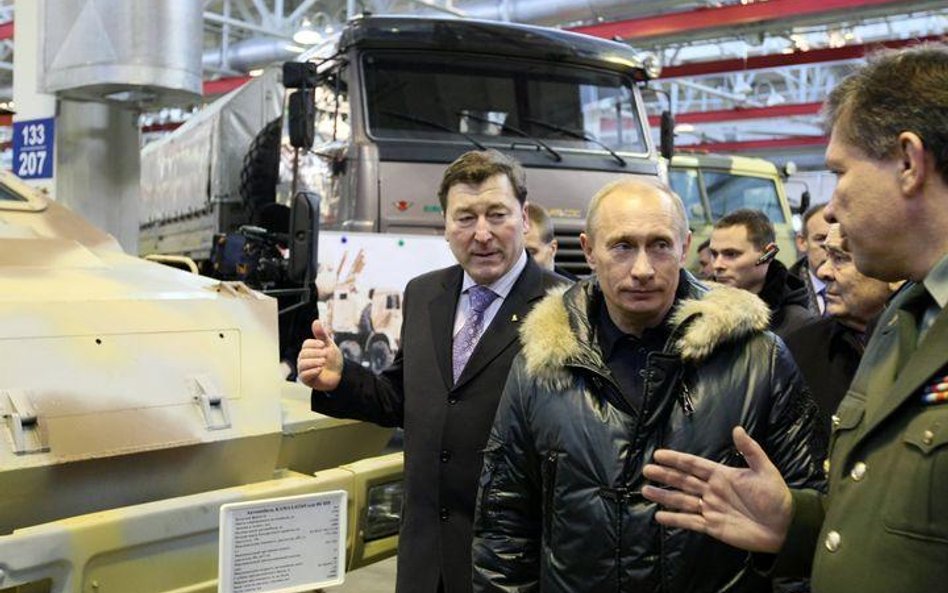 Premier Putin w fabryce Kamaza.