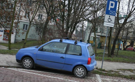 karty parkingowe są wydawane na czas określony, na okres ważności orzeczenia o niepełnosprawności, a