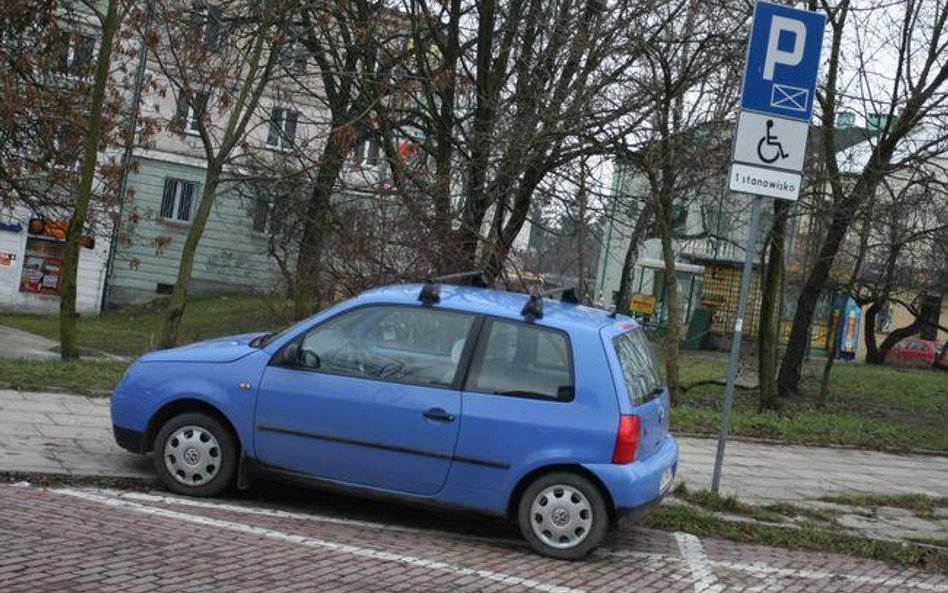 karty parkingowe są wydawane na czas określony, na okres ważności orzeczenia o niepełnosprawności, a