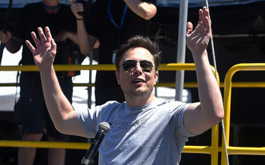 Musk zmienia zdanie: Tesla zostaje na giełdzie