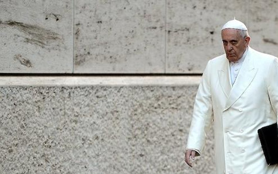 Obecny papież jest solistą, popularnością cieszy się przede wszystkim na obrzeżach Kościoła i poza n