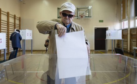 PiS wygrywa w każdej grupie wiekowej
