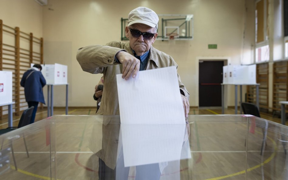 PiS wygrywa w każdej grupie wiekowej