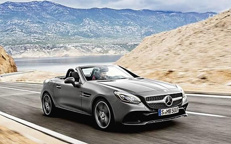 Mercedes SLC Roadster ma czterocylindrowy 241-konny silnikiem