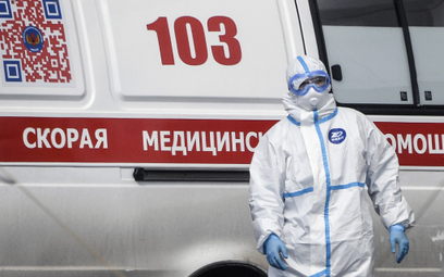 Rosja: Zakażony lekarz wypadł przez okno