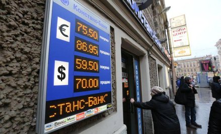 Rubel wciąż słabnie