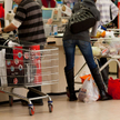 Przez koronawirusa ubywa wielkich sklepów nad Wisłą