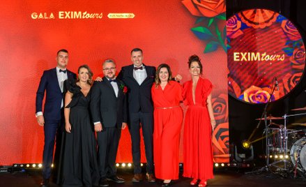 Udany rok świętowali wspólnie pracownicy biura podróży i jego agenci. Na zdjęciu prezes Marcin Małys