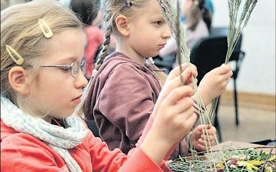 Eksperci wytykają, że dziś palmy wielkanocne zwykle są kupowane w sklepach. Rzadko kto, jak dawniej,