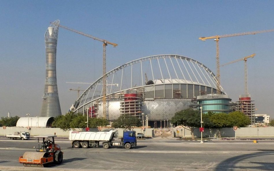 Stadion Chalifa wyposażono m.in. w system klimatyzacji na otwartych trybunach. Podczas jego budowy z