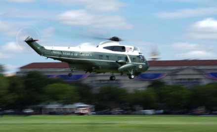 Śmigłowiec Marine One, którym leciał Donald Trump wystartował, mimo że na lotnisku Reagana nie wstrz