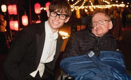 Eddie Redmayne i Stephen Hawking spotkali się na planie Teorii wszystkiego. Film od piątku na ekrana