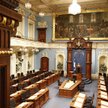 Polityk: Zakazać hidżabów. Krzyż? Nie jest symbolem religijnym