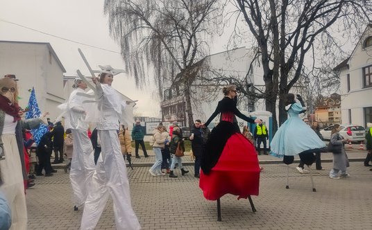 Barwny karnawałowy pochód przeszedł przez centrum Trenczyna.