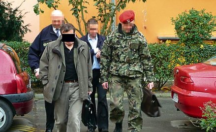 Zatrzymanych wczoraj wojskowych obciążyli przedsiębiorcy. Poskarżyli się prokuraturze, że bez łapówk