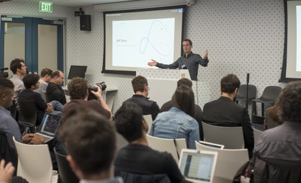 Twórca Google Brain zakłada start-up. Ma ambitny plan dla sztucznej inteligencji