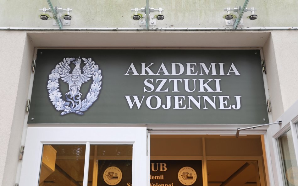 Gumkowanie generałów w Akademii Sztuki Wojennej