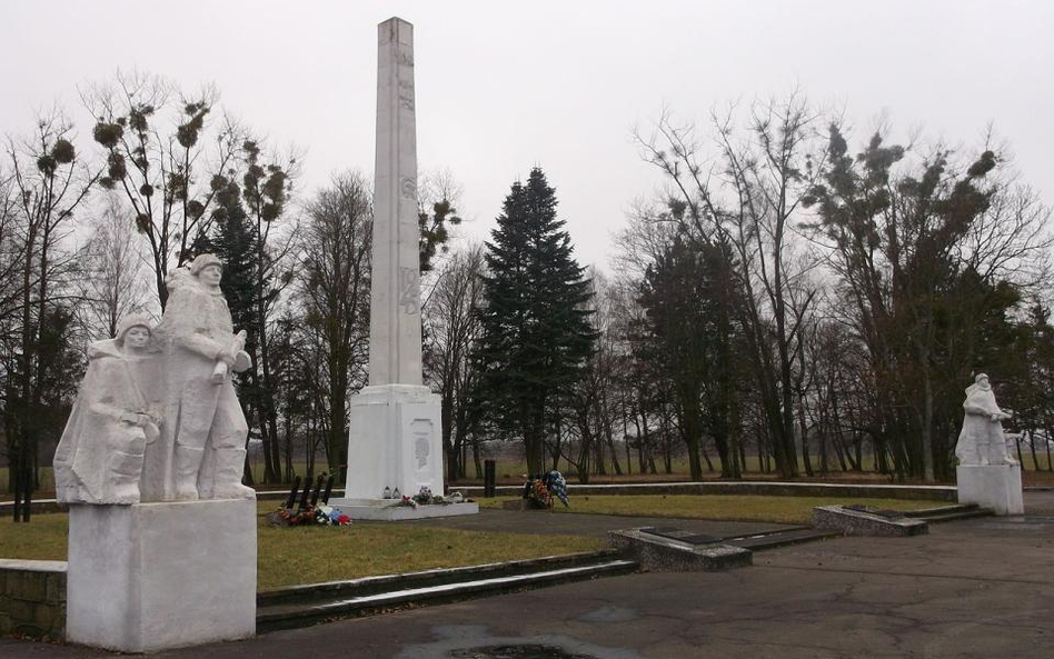 Cmentarz żołnierzy radzieckich w Braniewie (Fot. Aleksander Durkiewicz)