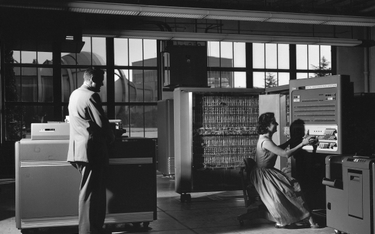 Program General Motors OS został zainstalowany na popularnym w latach 50. XX wieku komputerze IBM 70