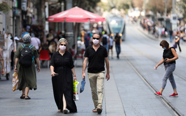 Mieszkańcy Izraela mają nosić maski w miejscach publicznych pod dachem przez całą zimę