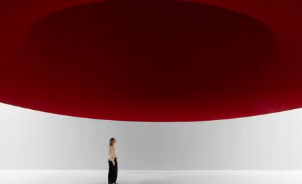 Praca „At the Edge of the World II” Anisha Kapoora z 1998 roku.