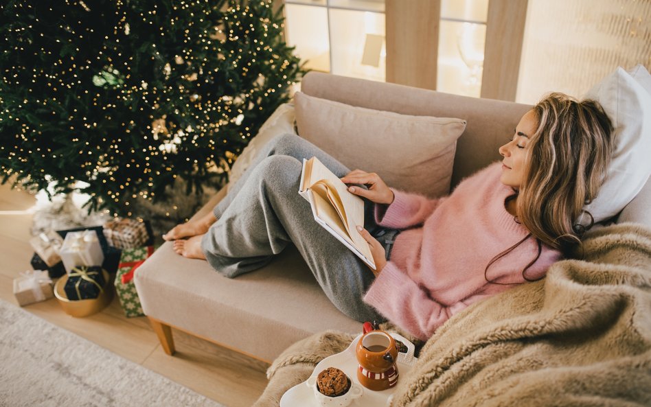 Jeżeli chodzi o świąteczne i karnawałowe kreacje, prym wiedzie klasyczny kobiecy szyk.