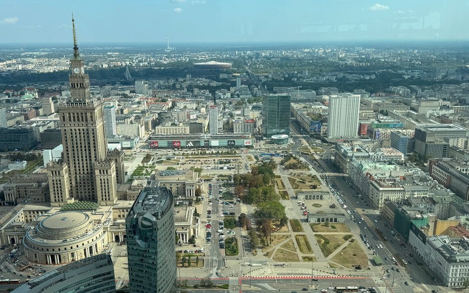 Zza gmachu PKiN wygląda bryła Muzeum Sztuki Nowoczesnej