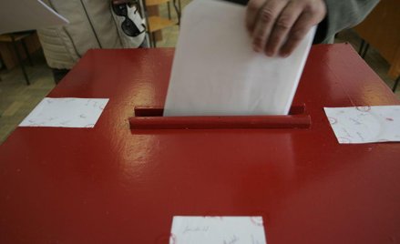 „S” pisze ustawę o referendach