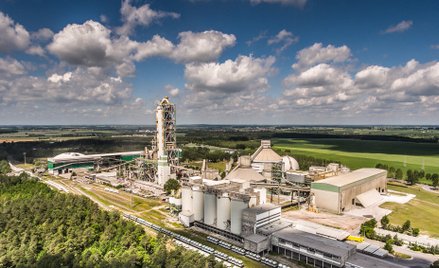 Sektor cementowy tworzy 12 zakładów zlokalizowanych w ośmiu województwach. Branża zatrudnia bezpośre