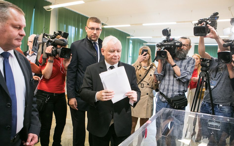 Nowy klub PiS byłby złożony być może przede wszystkim z ludzi najbliższych prezesowi Kaczyńskiemu (n
