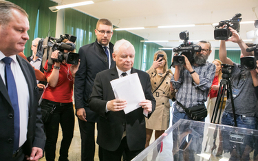 Nowy klub PiS byłby złożony być może przede wszystkim z ludzi najbliższych prezesowi Kaczyńskiemu (n
