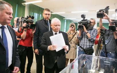 Nowy klub PiS byłby złożony być może przede wszystkim z ludzi najbliższych prezesowi Kaczyńskiemu (n