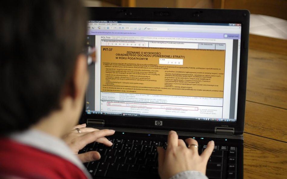 PIT: jak wykazać zaliczki i rozliczyć stypendium