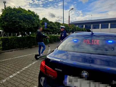 Zdarzenia z udziałem hulajnóg to coraz większy problem na drogach. Z związku z tym drogówka z Piasec