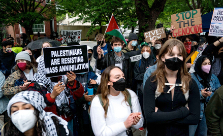 Studenci George Washington University protestują w obronie Palestyńczyków