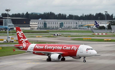 "Rozbicie bliskie 100 procent". Ekspert lotniczy o zaginionym samolocie AirAsia