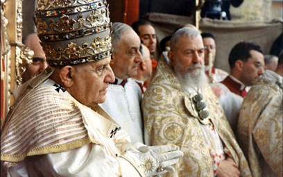 Jan XXIII (z lewej) został papieżem w wieku 77 lat, jednak zdążył rozpocząć radykalną reformę Kościo