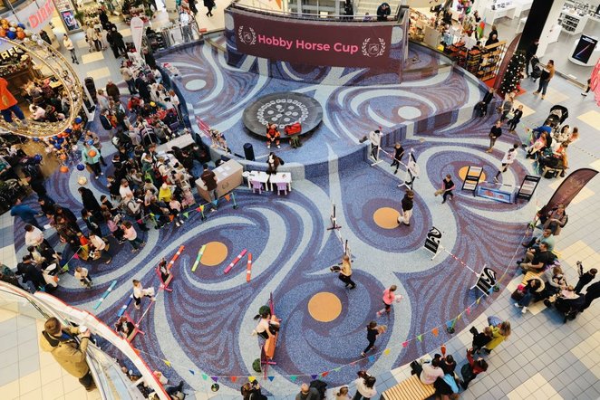 Hobbyhorse'owy parkur podczas zeszłorocznych zawodów w Blue City