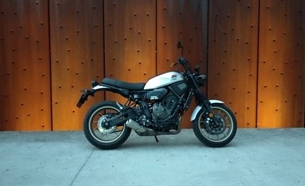 Yamaha XSR700 XTribute: Prawdziwy duch scramblera