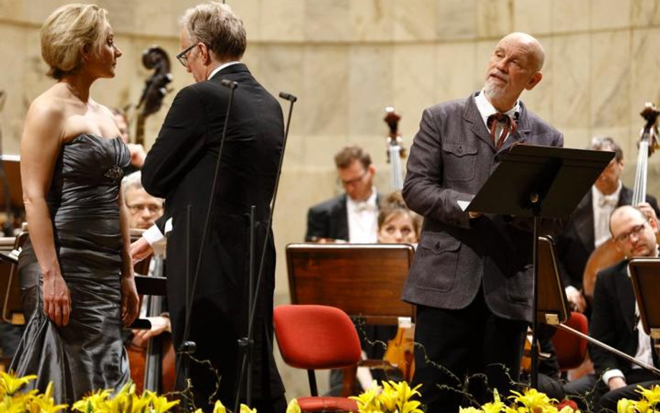 Marie Arnet, dyrygent Martin Haselböck i John Malkovich we fragmentach tragedii „Egmont” Goethego z 