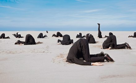 Wyobcowani, niepewni, samotni. Mężczyźni na uboczu