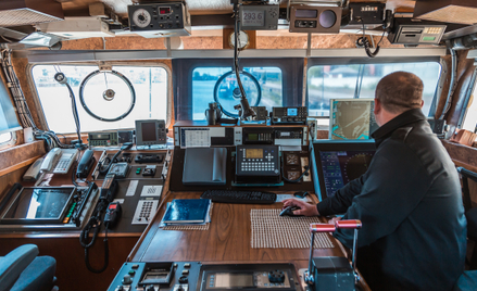 Cyberbezpieczeństwo na falach – jak zmienia się sektor transportu morskiego